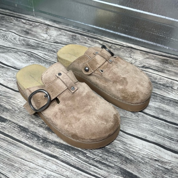 American Eagle Tan Faux Suede Slip On Clogs Western Buckle Womens Platform - Picture 3 of 12